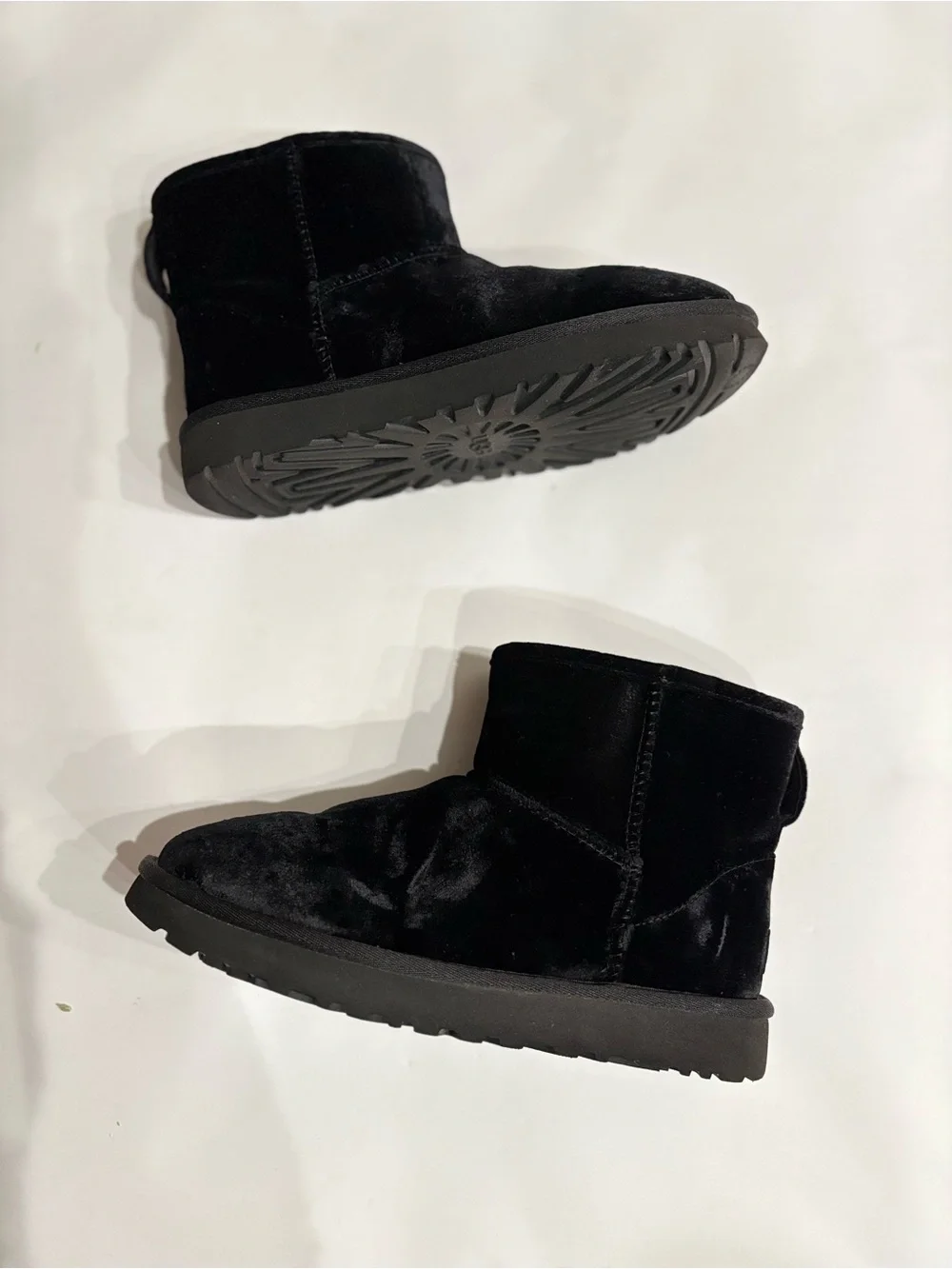 UGG Classic Mini Velvet Boots Women’s Size 7 EU 38 Black Cozy Y2K Chic